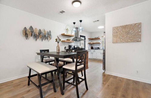 Oak Cliff House | Dallas Dreamy Den 14 min Downtown