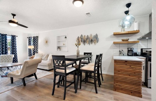 Oak Cliff House | Dallas Dreamy Den 14 min Downtown