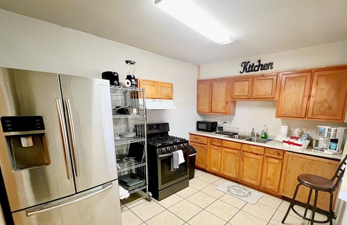 Oak Cliff House | Dallas Green house 3 bedroom 4 bdr house king bed!