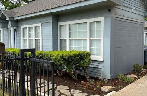 Oak Cliff House | Dallas Haven Art's Retreat