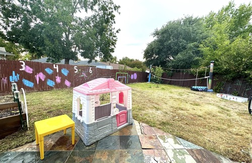 Garland House | Dallas Haven: Spacious, Comfortable & Convenient
