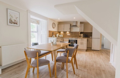 Blairgowrie Cottage | Dalnaglar Cottage - UK30260