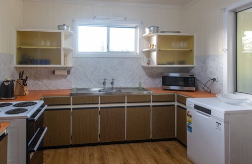 Yaroomba House | Dalziel Beach House - Nostalgic Beachside Bliss: Just 300m to the sand dunes, the classic beach hous