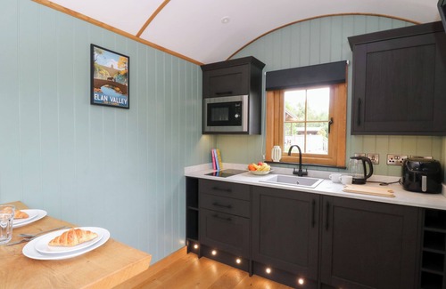 Rhayader Cottage | Dam View Shepherds Hut