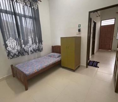 Gua House | Damai d' Bachok Homestay 3 Bedrooms - Half Bungalow house