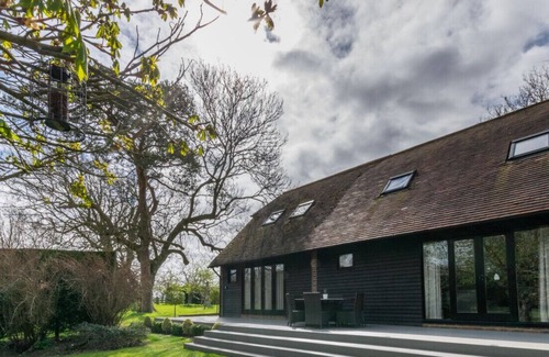 Faversham House | Damson Cottage - Three Bedroom House, Sleeps 6