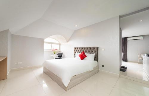 Phu My Hung Apartment | Dancentre Luxury Hotel Near SECC formerly Sunshine Garden Hotel