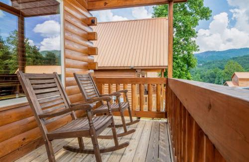 White Oak Lodge House | Dancing Bear Hideaway - Outdoor Hot Tub, Screened-In Deck, + Access to Community Amenities