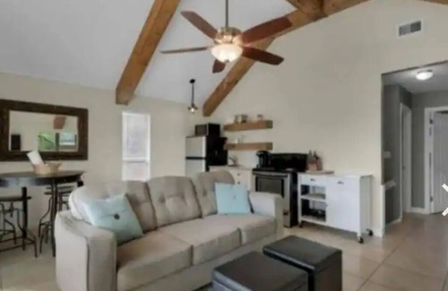 Fort Walton Beach - Destin Cottage | Dancing Dolphin! A walk to the beach! UNIT A