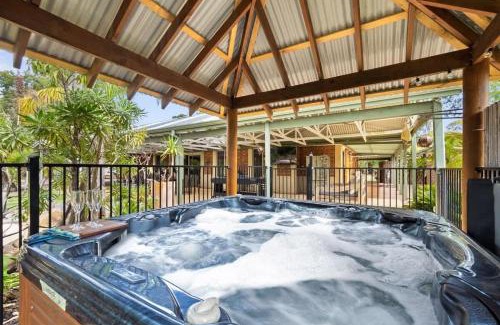 Dunsborough House | Dandjoo - hot tub, fire pit, outdoor entertainment