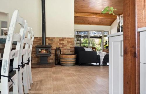 Dunsborough House | Dandjoo - hot tub, fire pit, outdoor entertainment