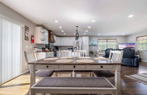 Dandridge House | Dandridge Farmhouse 3 Bedroom Smoky Mountains