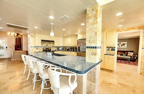 Dandridge House | Dandridge - The Lake House - 10 Bdrms.