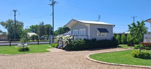 Central Mudgee House | Dangerfield Oaks Boutique Cottage's