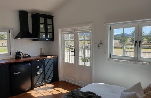 Central Mudgee House | Dangerfield Oaks Boutique Cottage's