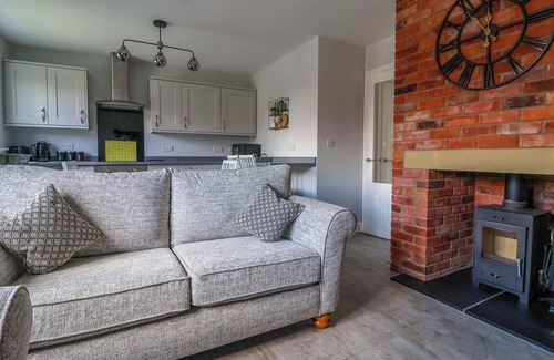Barmston Cottage | DAN’S HOLIDAY COTTAGE, pet friendly, with open fire in Barmston