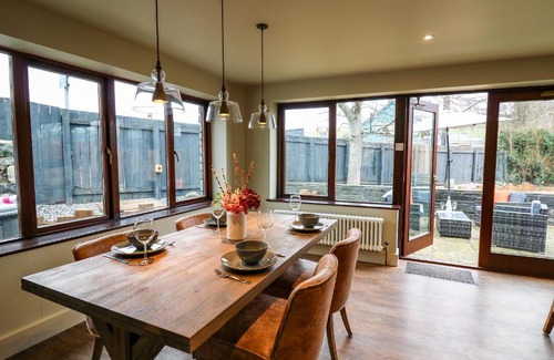 Bow Street House | Dant Y Llew