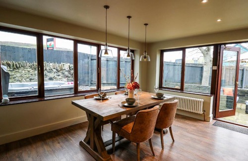 Bow Street House | Dant Y Llew
