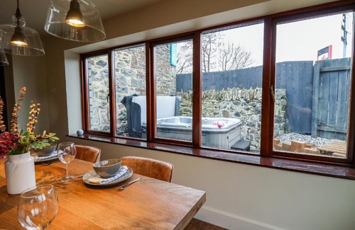 Bow Street House | Dant Y Llew