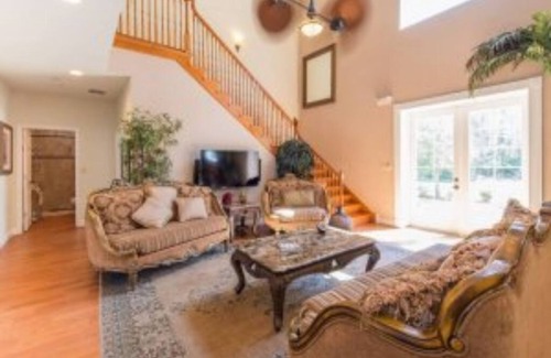 Geneva House | Danville Family Vacation House is the perfect place to base your vacation.