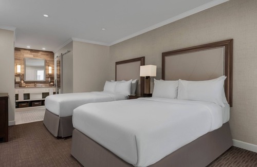 Napa Hotel | Darioush Winery Tour! Enjoy the Outdoor Pool, Golf Course, Offers FREE Parking!