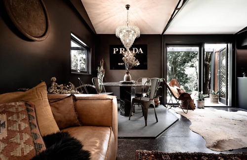 Yandina Creek Cottage | Dark Moon Cottage Luxurious