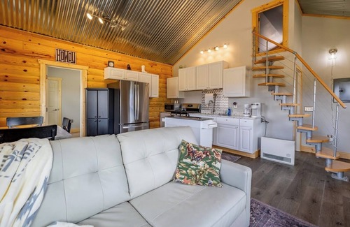 Clark Cabin | Dark Sky Retreat- 2 cabins, pet friendly, mountain views