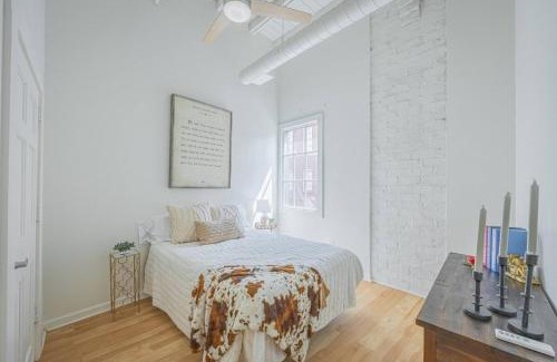 Athens Hotel | Darlin' Downtown Dawghouse