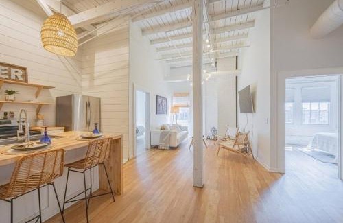 Athens Hotel | Darlin' Downtown Dawghouse