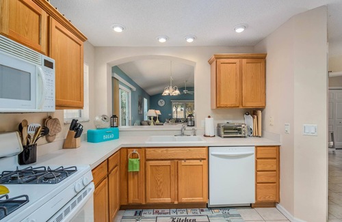 Villas of Greenwood Villa | DARLING 2 BEDROOM VILLA WITH ENCLOSED LANAI LARGE BACKYARD AND GOLF CART