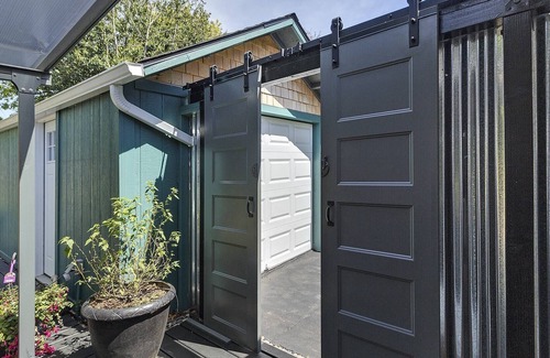 Downtown Vancouver House | Darling Downtown Vancouver Cottage, Single Level, BBQ, Huge Patio With BBQ, Walk to Most Everything