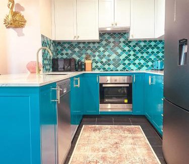 Darling Harbour Apartment | Darling Harbour stunning city location with pool, gym, wifi, Netflix