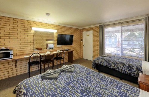 Bourke Hotel | Darling River Motel
