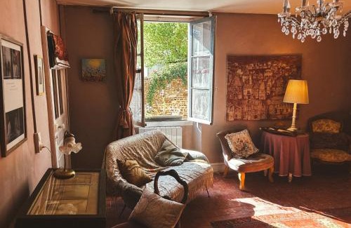 Saint-Sauveur-en-Puisaye Apartment | Darlings Guest House
