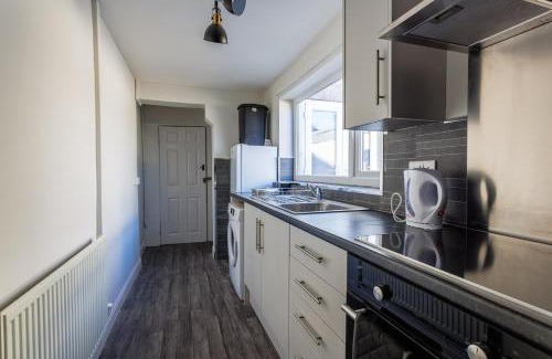 Darlington House | Darlington 4BD Home: Modern Comfort & Free Parking