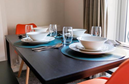 Darlington House | Darlington 4BD Home: Modern Comfort & Free Parking