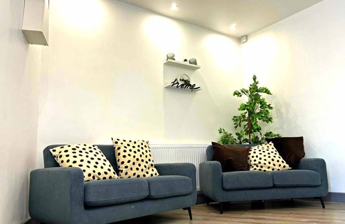 Wigan Apartment | Darlington Suites by SA Stays