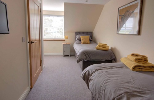 Tain Cottage | Darna House - sleeps 8 guests in 4 bedrooms