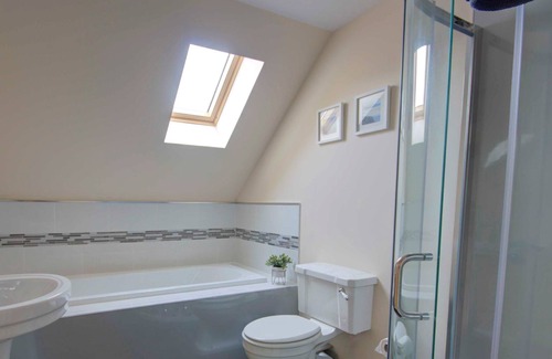 Tain Cottage | Darna House - sleeps 8 guests in 4 bedrooms