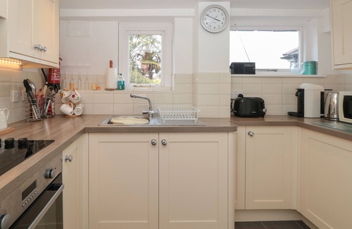 Dittisham Cottage | DART COTTAGE, pet friendly, character holiday cottage in Dittisham