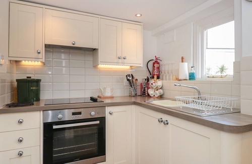 Dittisham Cottage | DART COTTAGE, pet friendly, character holiday cottage in Dittisham