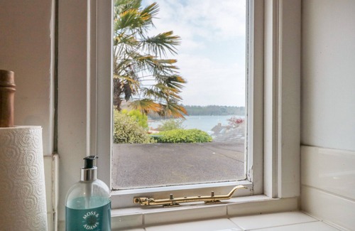 Dittisham Cottage | DART COTTAGE, pet friendly, character holiday cottage in Dittisham