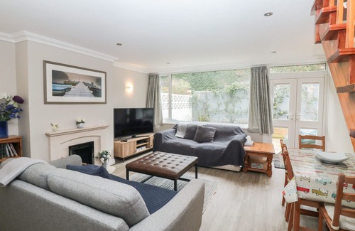 Stoke Gabriel Cottage | DART RETREAT, pet friendly, with a garden in Stoke Gabriel