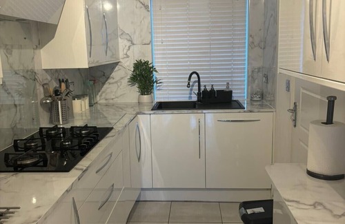 Stone House | Dartford, 4 Beds, Sleeps 8, Near Bluewater and M25