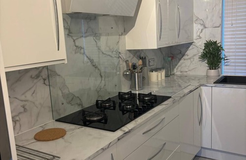 Stone House | Dartford, 4 Beds, Sleeps 8, Near Bluewater and M25
