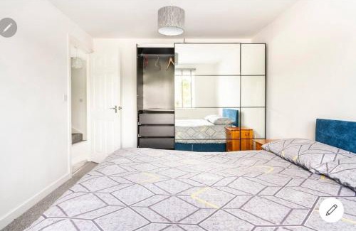 Dartford House | Dartford Terrace Lakefront