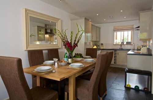 Totnes Cabin | Dartmouth Green Lodges