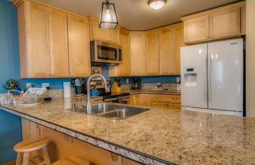 Downtown Leavenworth House | DAS BAVARIAN CONDO, 5 Star Ground Floor Unit, Walk to Town, Sleeps 6