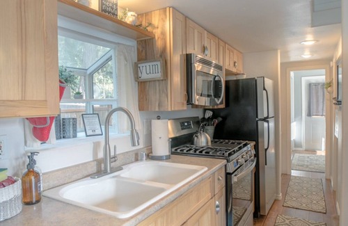 Leavenworth Cabin | Das Tree Haus-Views, Hot Tub, WIFI, Dogs, ROKU