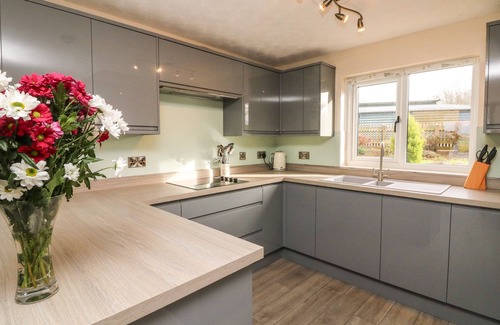 Brayford Cottage | DASSEL COTTAGE, pet friendly, character holiday cottage in Barnstaple